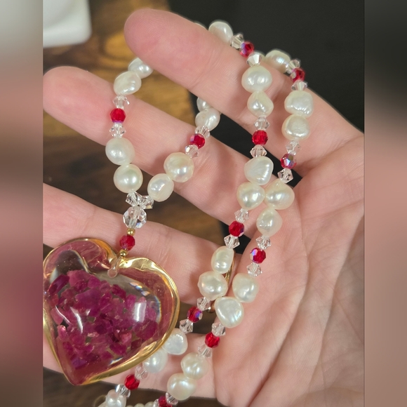 Lee Sands Freshwater Pearl Lucite Heart Necklace - Picture 6 of 6